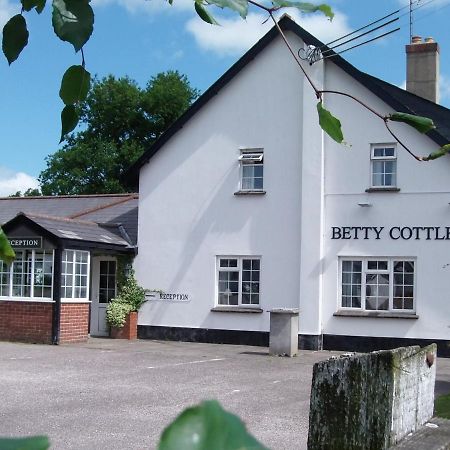 Betty Cottles Inn Okehampton Exterior foto